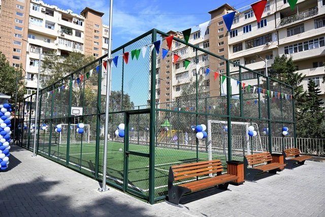 Bakıda yenilənmiş növbəti həyət sakinlərin istifadəsinə verildi - FOTO - foto 5