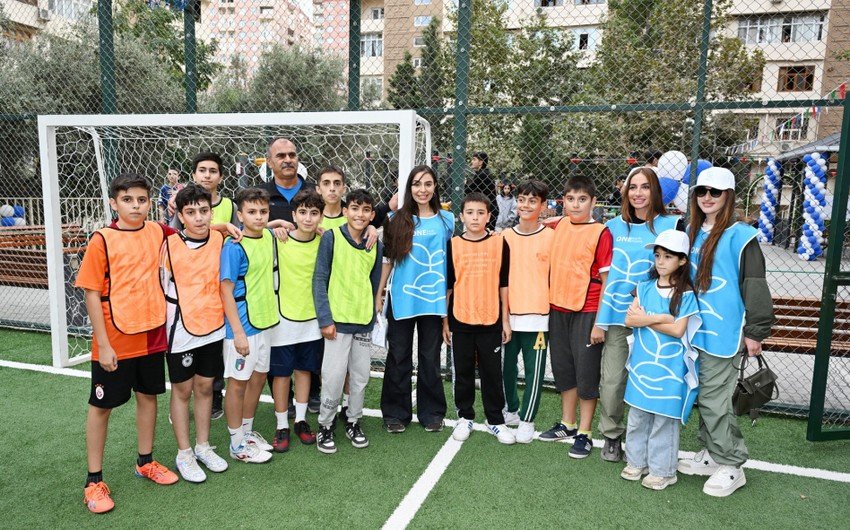 Bakıda yenilənmiş növbəti həyət sakinlərin istifadəsinə verildi - FOTO Bakıda yenilənmiş növbəti həyət sakinlərin istifadəsinə verildi - FOTO
