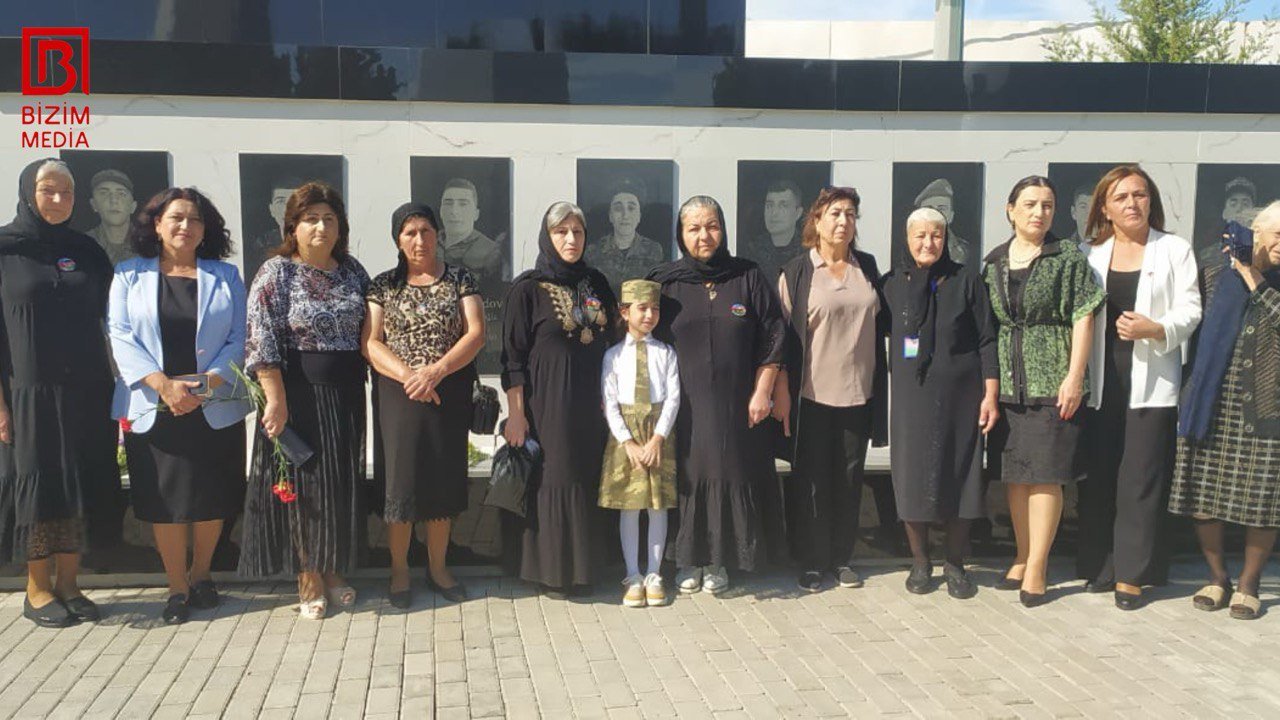 Xaçmazda Anım Günündə İZDİHAM – Sakinlər Şəhidlər xiyabanına axın etdilər – FOTO/VİDEO Xaçmazda Anım Günündə İZDİHAM – Sakinlər Şəhidlər xiyabanına axın etdilər – FOTO/VİDEO