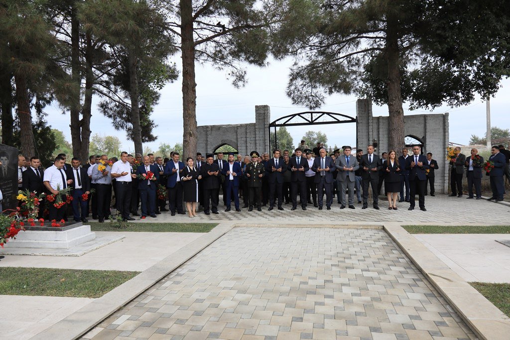 Zərdabda şəhidlərin xatirəsi ehtiramla YAD EDİLDİ - FOTO - foto 4