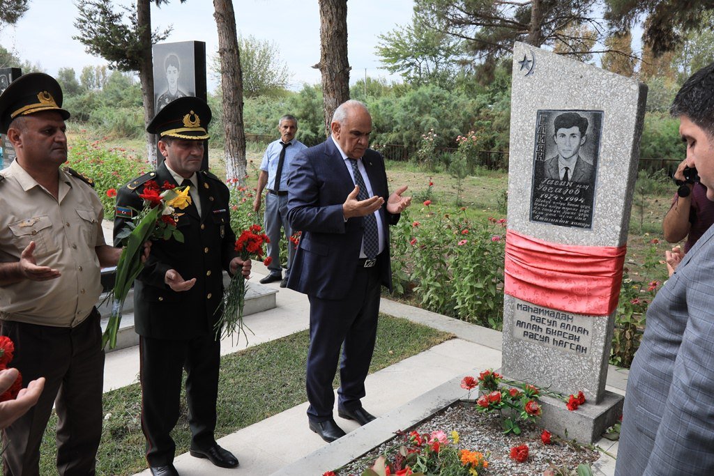 Zərdabda şəhidlərin xatirəsi ehtiramla YAD EDİLDİ - FOTO - foto 3