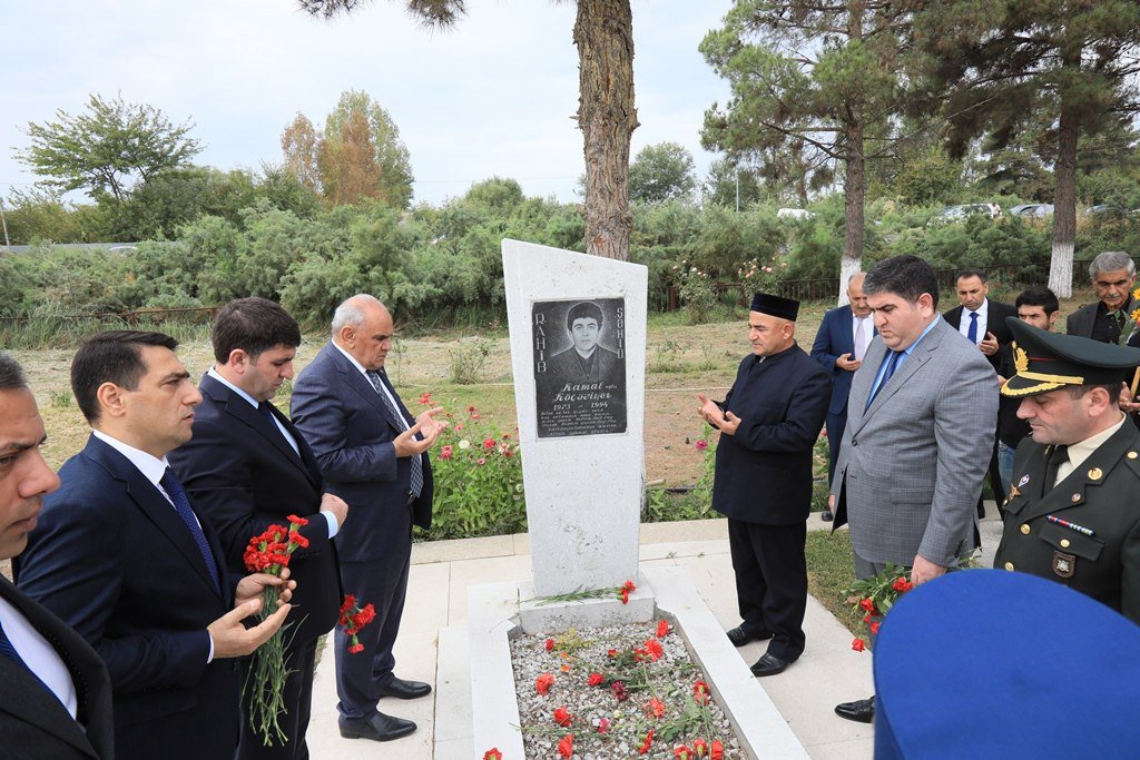 Zərdabda şəhidlərin xatirəsi ehtiramla YAD EDİLDİ - FOTO - foto 1