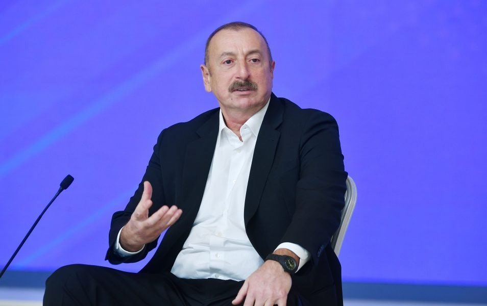 Prezident: “Gənc nəslin şüuruna təsir etsələr, Azərbaycanın gələcəyinə təsir edəcəklər” Prezident: “Gənc nəslin şüuruna təsir etsələr, Azərbaycanın gələcəyinə təsir edəcəklər”
