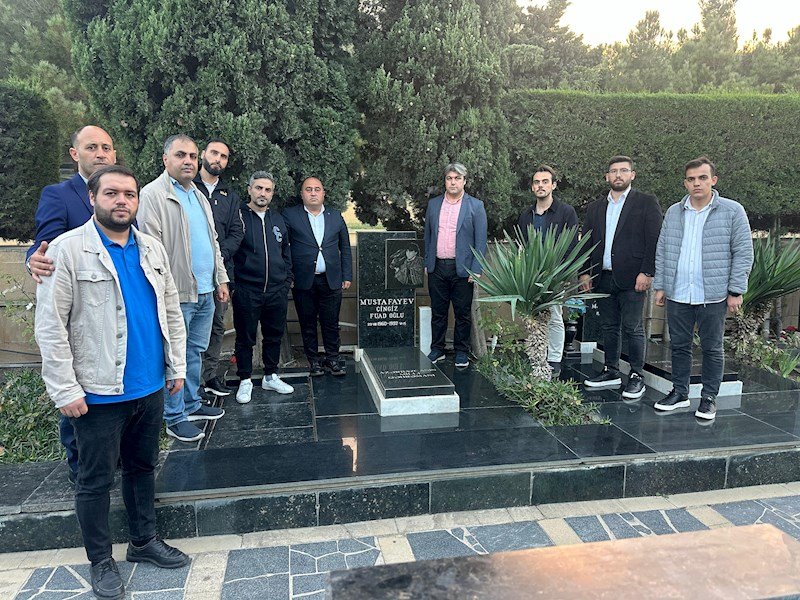 Türkiyəli jurnalistlər Bakıda - Fəxri Xiyaban və Şəhidlər Xiyabanı ziyarət olundu - FOTO - foto 4