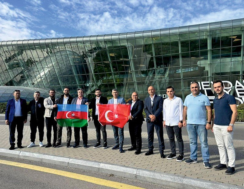 Türkiyəli jurnalistlər Bakıda - Fəxri Xiyaban və Şəhidlər Xiyabanı ziyarət olundu - FOTO - foto 1