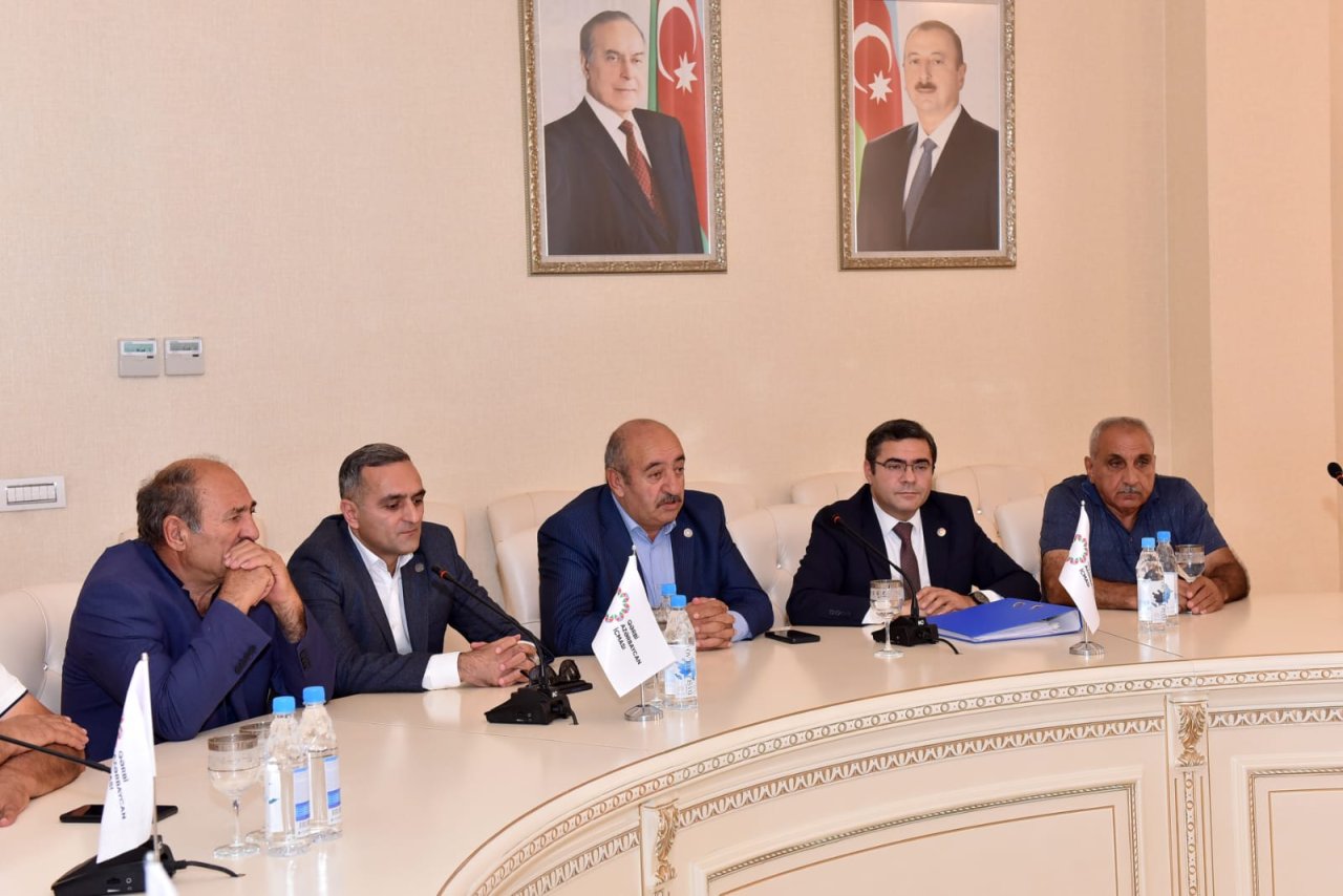 Gorus rayon icmasında tələbə adını qazanan gənclərlə görüş keçirildi - FOTO/VİDEO - foto 6