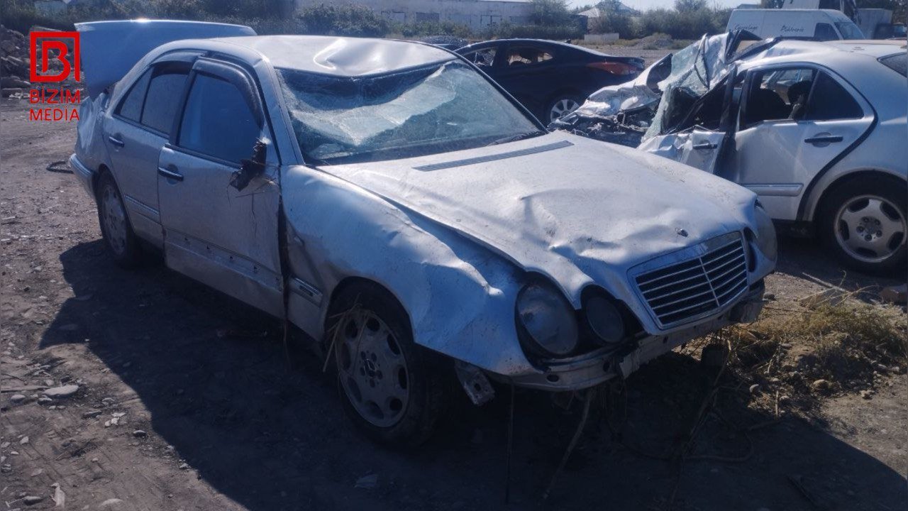 Kürdəmirdə “Mercedes” su kanalına AŞDI: Xəsarət alanlar var – FOTO/VİDEO Kürdəmirdə “Mercedes” su kanalına AŞDI: Xəsarət alanlar var – FOTO/VİDEO