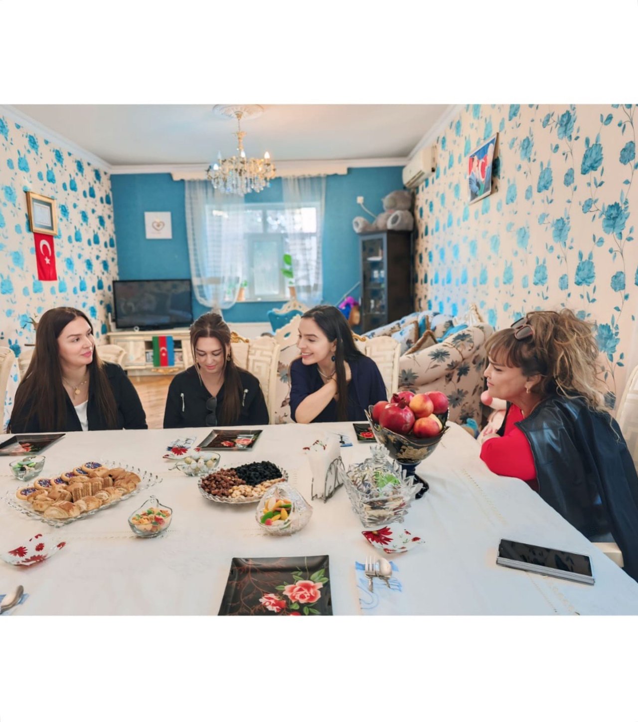 Leyla Əliyeva "Sevgi Evi" qadın və uşaq sığınacağını ZİYARƏT ETDİ - FOTO Leyla Əliyeva "Sevgi Evi" qadın və uşaq sığınacağını ZİYARƏT ETDİ - FOTO