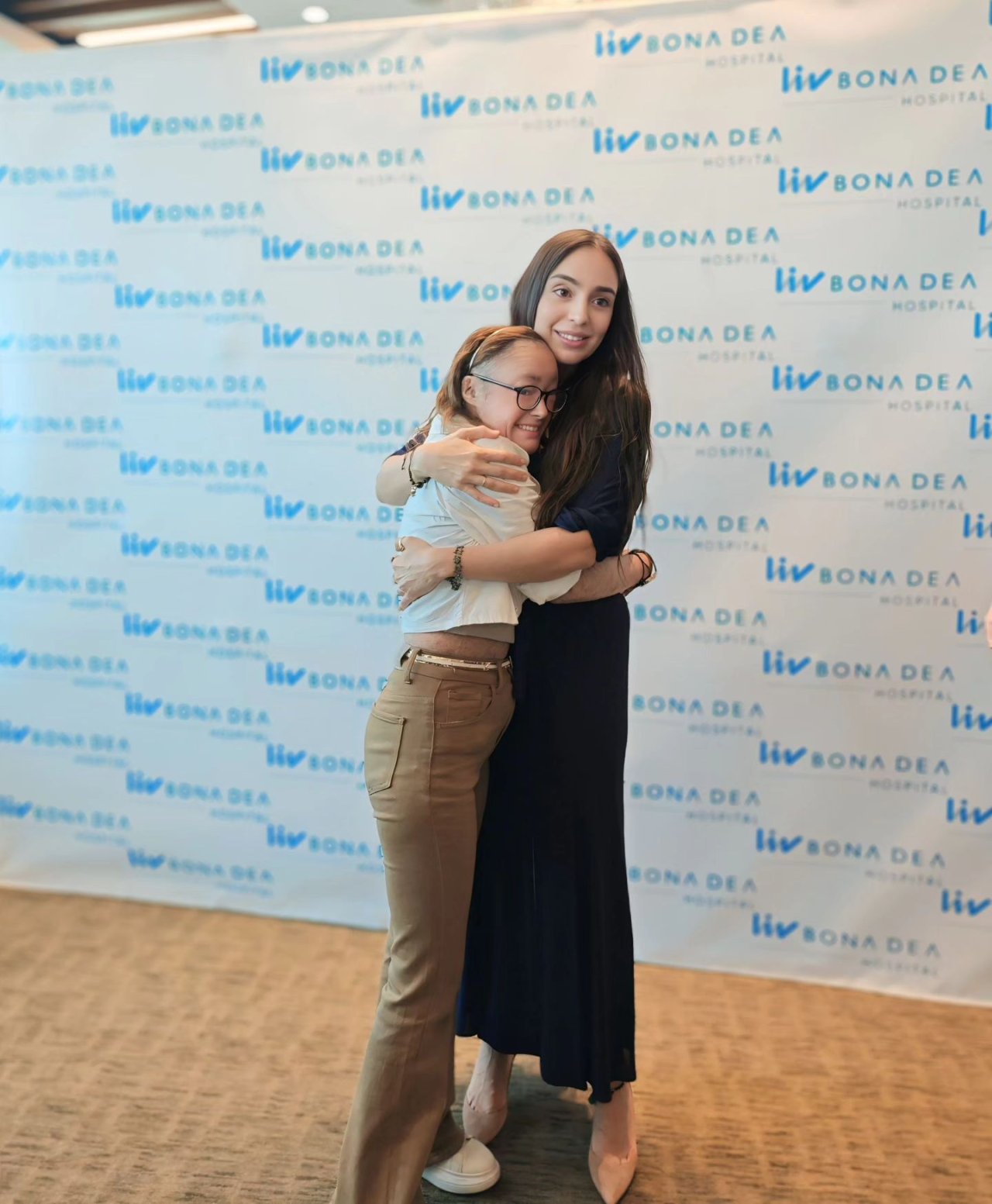 Leyla Əliyeva kəpənək və ixtioz xəstəliyindən əziyyət çəkən uşaqlarla BİR ARADA - FOTO - foto 2