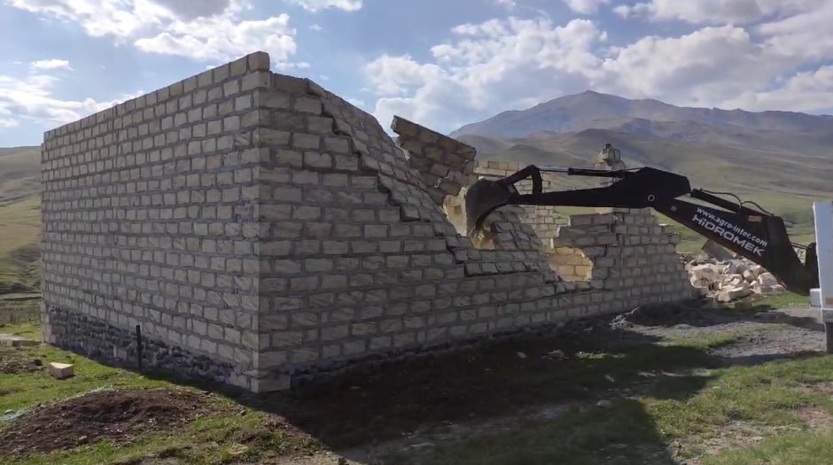 Daşkəsəndə qanunsuz tikililər söküldü &ndash; FOTO/VİDEO 