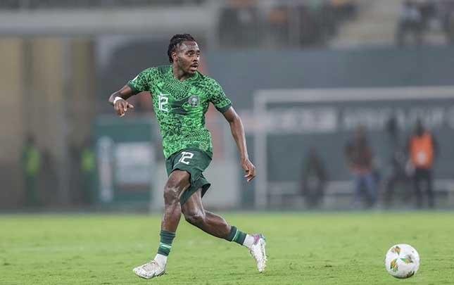 Nigeriyalı futbolçu: "15 saatdır hava limanında ilişib qalmışıq..." Nigeriyalı futbolçu: "15 saatdır hava limanında ilişib qalmışıq..."