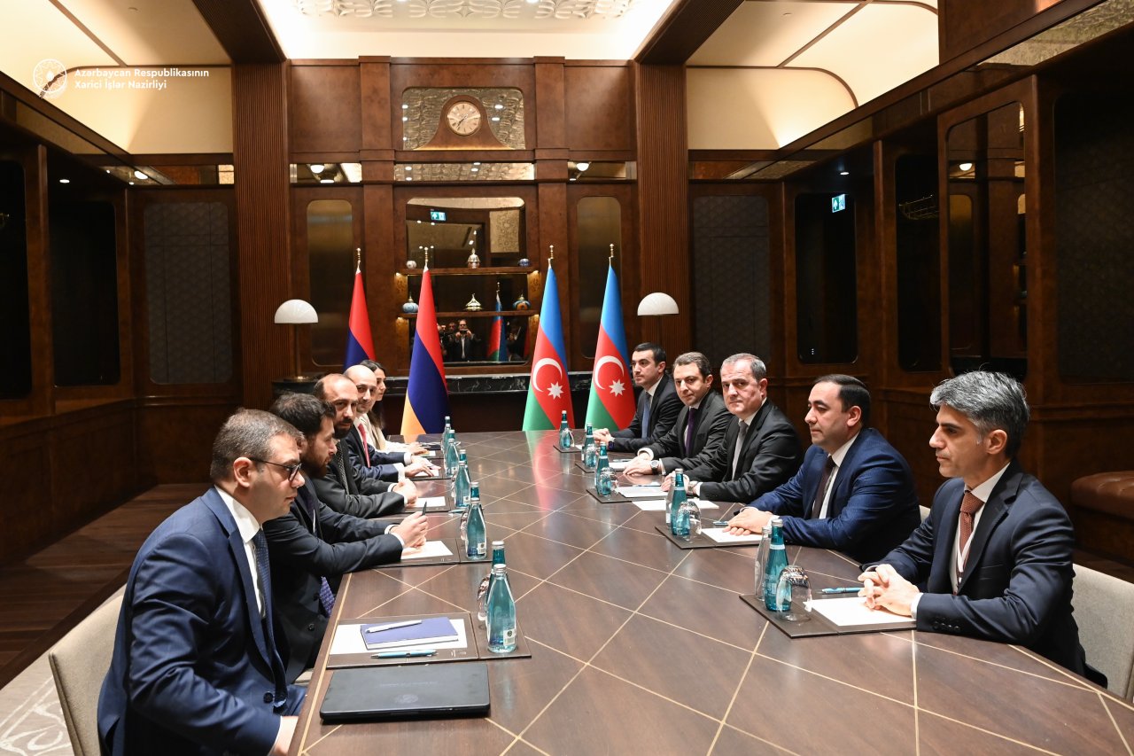 İstanbulda Azərbaycan və Ermənistan XİN başçılarının görüşü keçirilib - FOTO İstanbulda Azərbaycan və Ermənistan XİN başçılarının görüşü keçirilib - FOTO