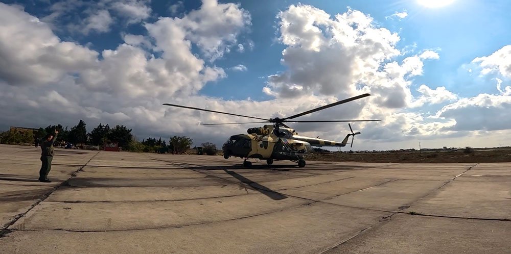 Hərbi helikopterlərimiz şərti hava kəşfiyyatı apardılar – VİDEO Hərbi helikopterlərimiz şərti hava kəşfiyyatı apardılar – VİDEO