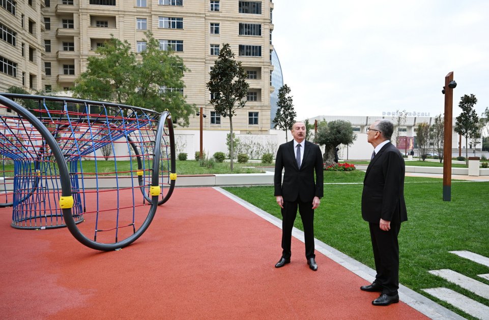 Prezident Bakıda yeni salınan parkda - FOTO/VİDEO - foto 2