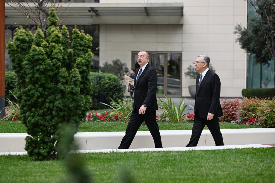 Prezident Bakıda yeni salınan parkda - FOTO/VİDEO - foto 1