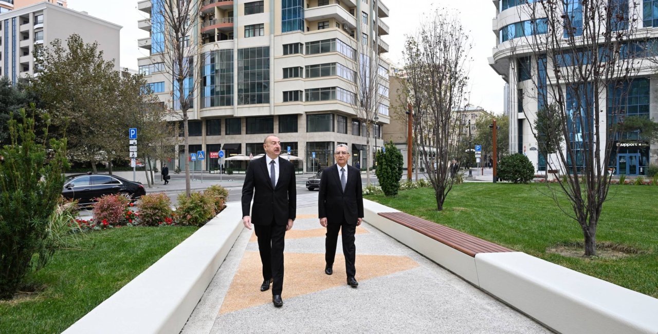 Prezident Bakıda yeni salınan parkda - FOTO/VİDEO Prezident Bakıda yeni salınan parkda - FOTO/VİDEO