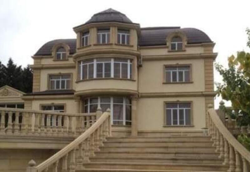 Novxanıdakı 3 mərtəbəli villa bu məşhurun imiş &ndash; FOTO