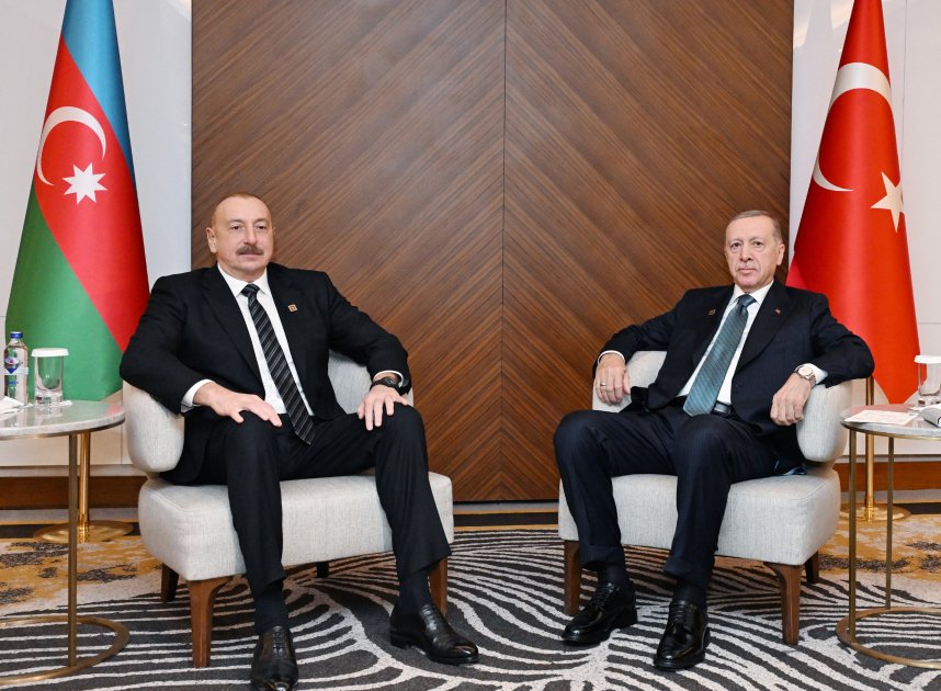 Bişkekdə İlham Əliyev Rəcəb Tayyib Ərdoğanla görüşdü - FOTO/VİDEO - foto 1