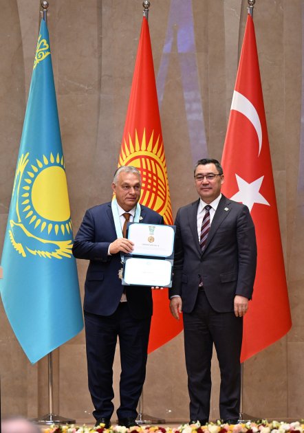 İlham Əliyev Macarıstanın Baş nazirinin təltifolunma mərasimində - FOTO/VİDEO - foto 6