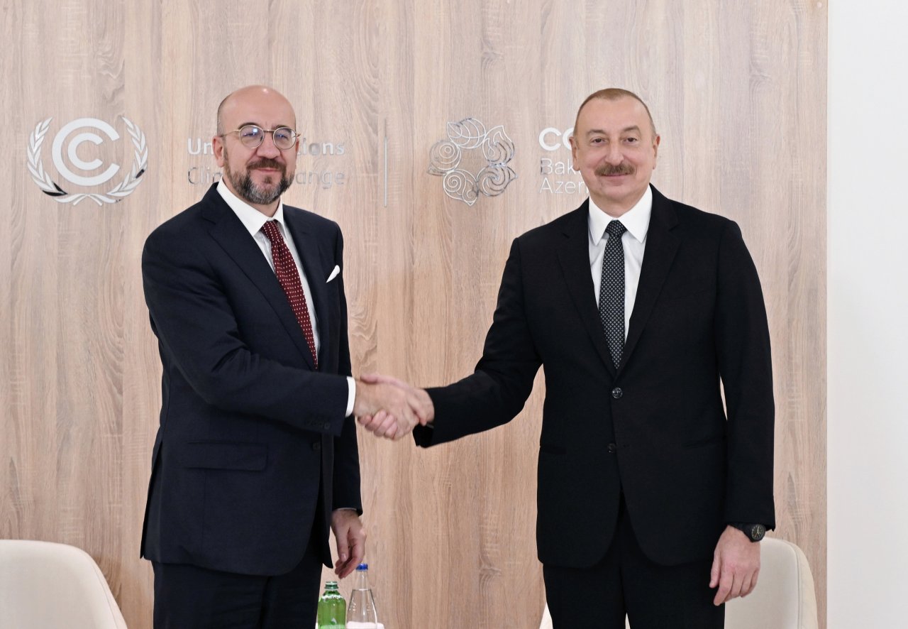 İlham Əliyev Şarl Mişellə Azərbaycan-Aİ əlaqələri ilə bağlı müzakirələr APARDI – FOTO/VİDEO - foto 1