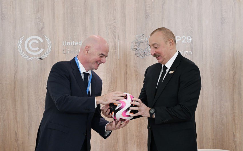 FIFA prezidentindən İlham Əliyevə maraqlı hədiyyələr &ndash; FOTO/VİDEO