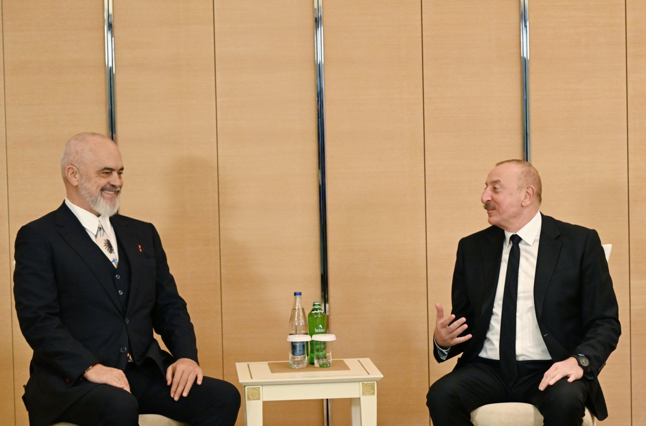 Prezident Albaniyanın Baş naziri ilə GÖRÜŞDÜ - FOTO/VİDEO - foto 2