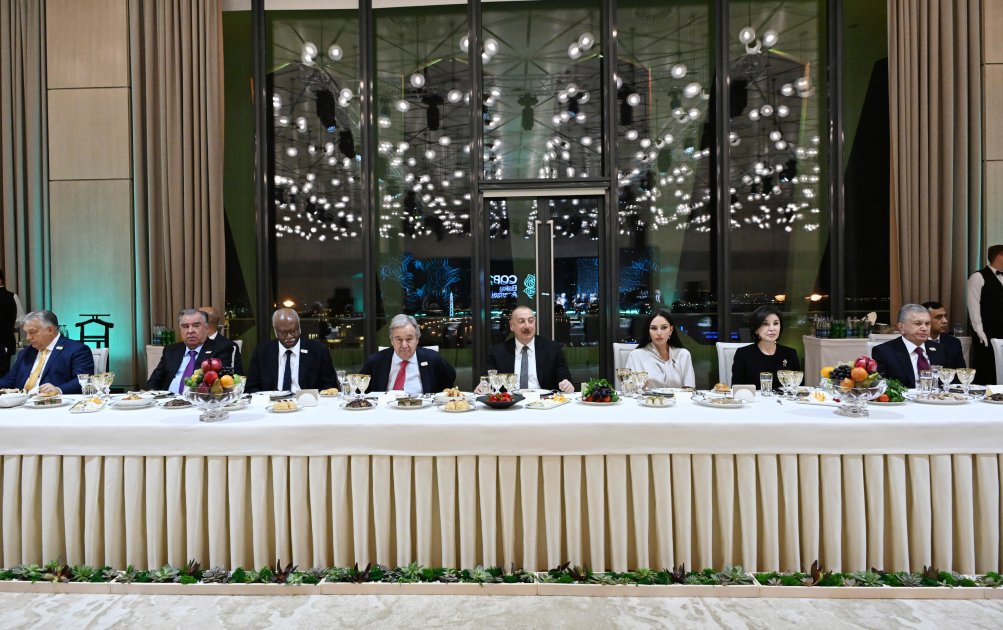 Gülüstan sarayında Liderlər Sammitinə qatılan dövlət və hökumət başçılarına rəsmi ziyafət VERİLDİ - FOTO Gülüstan sarayında Liderlər Sammitinə qatılan dövlət və hökumət başçılarına rəsmi ziyafət VERİLDİ - FOTO