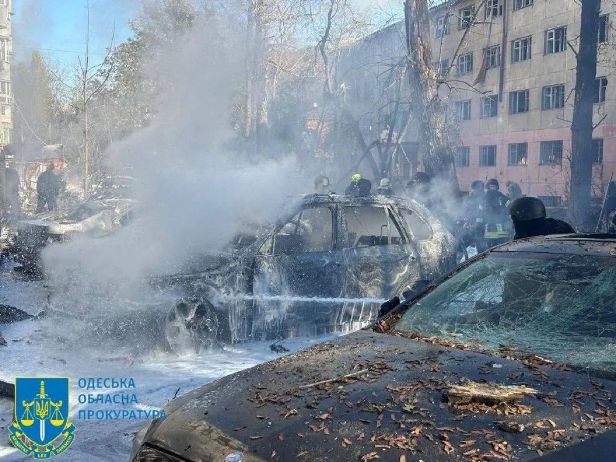 Rusiya Odessanı “İskəndər”lə vurdu: 10 ölü, 40-dan çox yaralı var – FOTO/VİDEO - foto 1