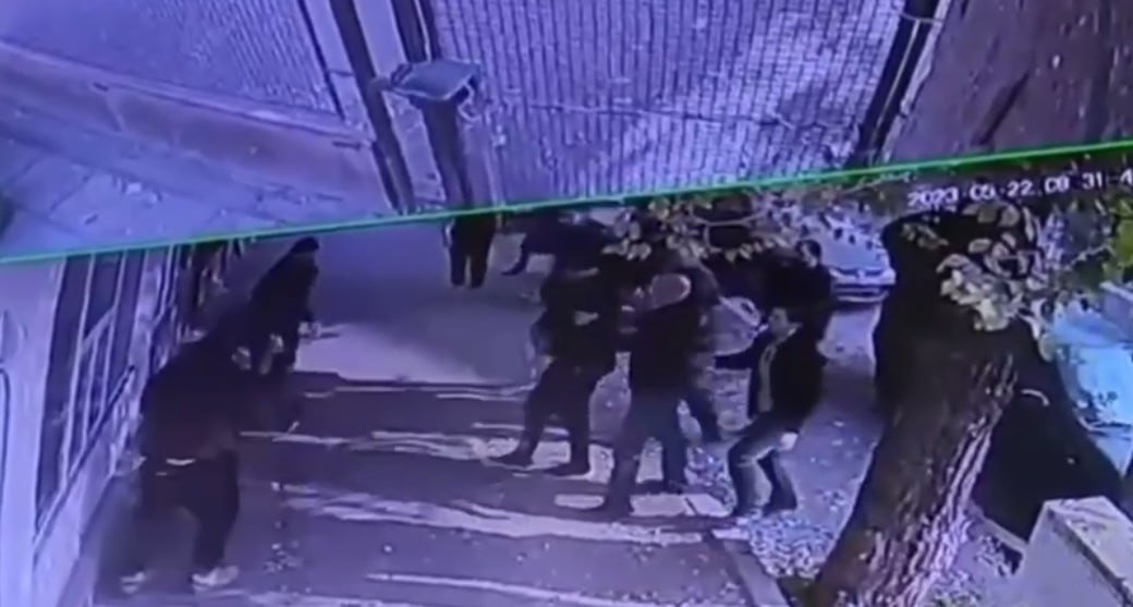 Ermənistanda Təbriz sakini azərbaycanlı olduğuna görə döyüldü – VİDEO Ermənistanda Təbriz sakini azərbaycanlı olduğuna görə döyüldü – VİDEO