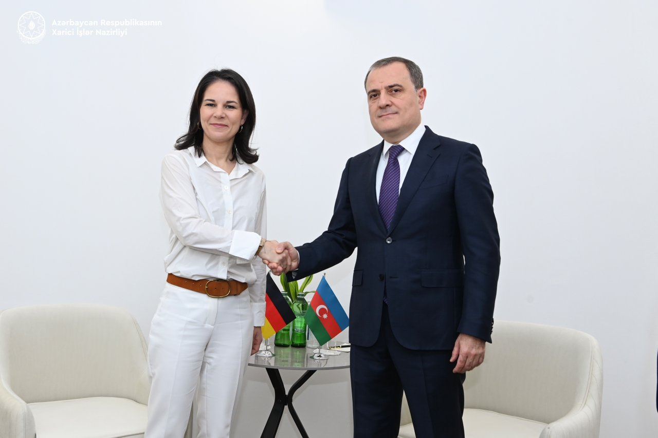 Ceyhun Bayramov Berbokla nələri müzakirə etdi? &ndash; FOTO 