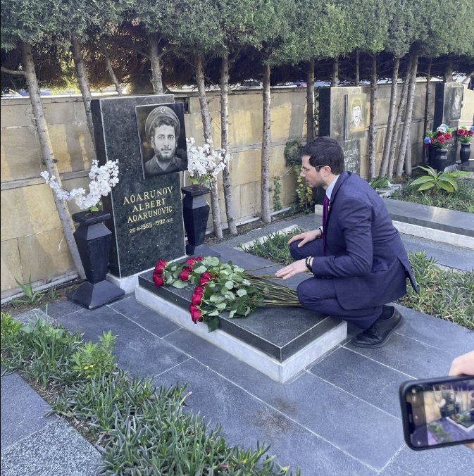 İsrailli nazir Bakıda Albert Aqarunovun məzarını ziyarət etdi – FOTO - foto 3