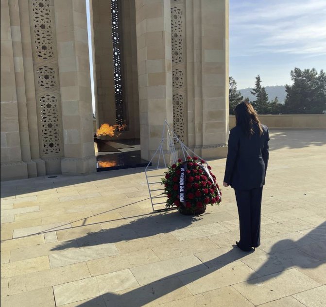 İsrailli nazir Bakıda Albert Aqarunovun məzarını ziyarət etdi – FOTO - foto 1