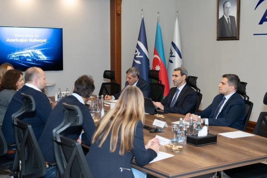 ADY və Almaniya şirkəti arasında dəmir yollarının modernləşdirilməsi müzakirə edildi - FOTO - foto 1
