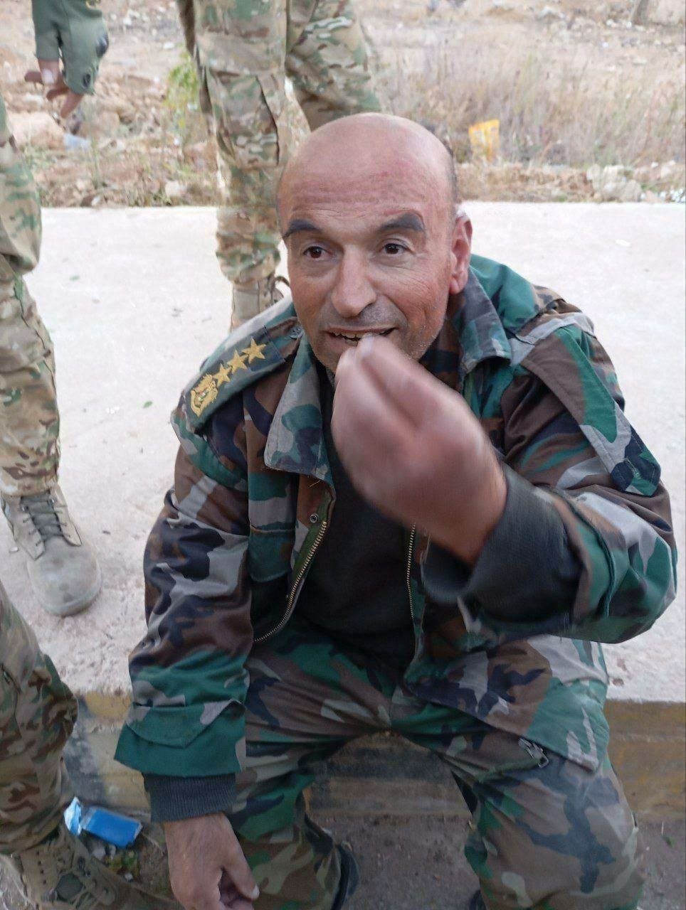Suriya ordusunun generalı etirazçıların əlinə keçdi - FOTO - foto 1