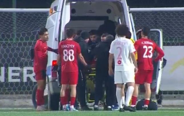 Tovuzdakı oyunda üzücü olay - Futbolçunun ayağı qırıldı - FOTO Tovuzdakı oyunda üzücü olay - Futbolçunun ayağı qırıldı - FOTO