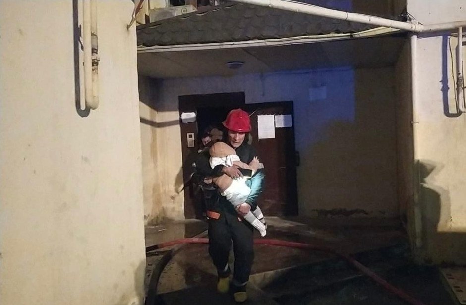 Xırdalanda binada yanğın oldu, 23 nəfər təxliyə edildi - FOTO/VİDEO Xırdalanda binada yanğın oldu, 23 nəfər təxliyə edildi - FOTO/VİDEO