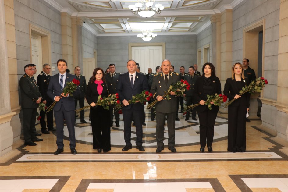 Hərbi Prokurorluqda Ulu Öndər Heydər Əliyevin vəfatının 21-ci ildönümü ilə bağlı anım mərasimi keçirildi - FOTO
