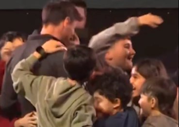 Messi səhnədə şəhid övladları ilə görüşdü &ndash; VİDEO