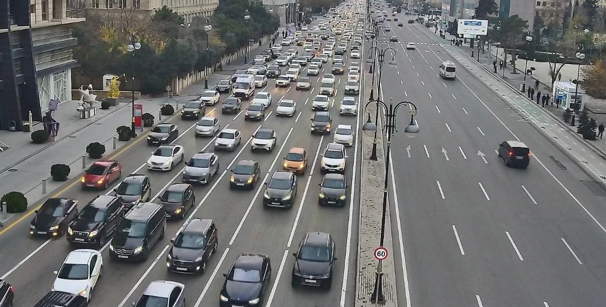 Sürücülərin NƏZƏRİNƏ: Bu yollarda tıxac yarandı &ndash; SİYAHI