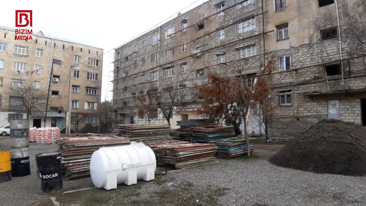 Gəncədə FACİƏ – Binadan yıxılan 56 yaşlı usta həyatını itirib - FOTO - foto 2