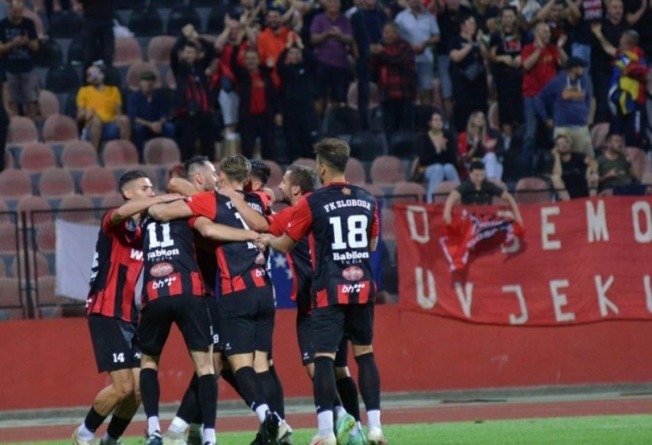 Klub prezidenti baş məşqçi və bütün futbolçuları komandadan qovdu