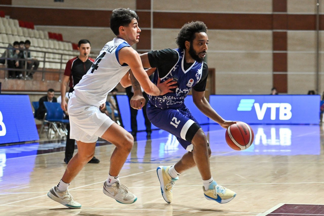 Çempion mövsümdə ilk məğlubiyyətini aldı - FOTO - foto 1