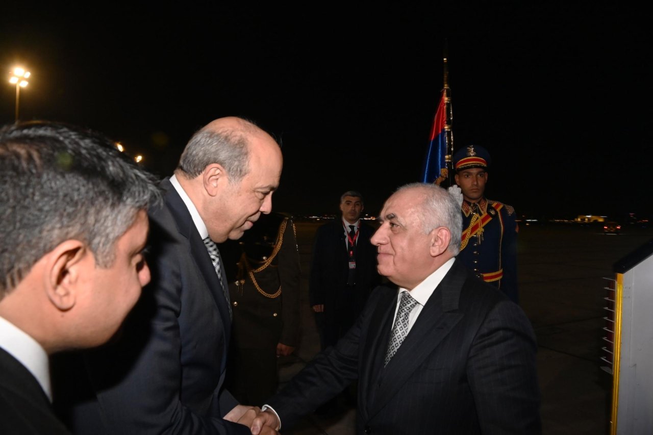 Baş nazir Misirə SƏFƏR ETDİ - FOTO - foto 1
