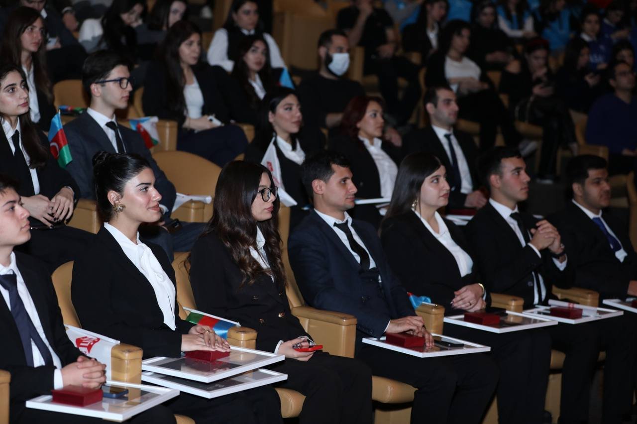 “Mədəniyyət Könüllüləri” İctimai Birliyinin 2024-cü ilin yekunlarına dair hesabat toplantısı keçirildi – FOTO - foto 15