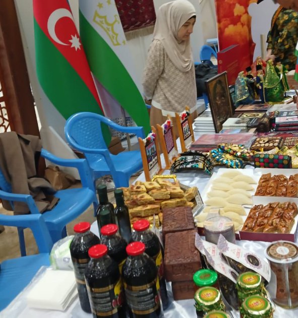 Tacikistandakı səfirliyimiz xeyriyyə yarmarkasında iştirak edib - FOTO - foto 1