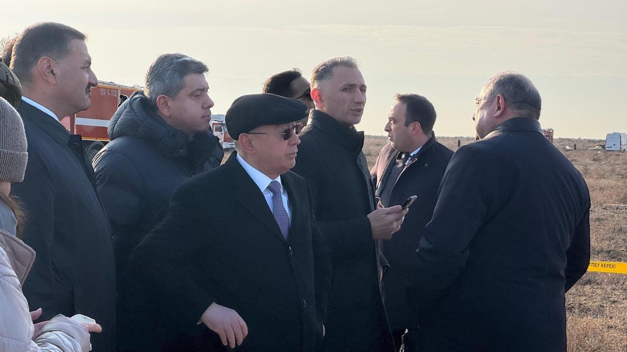 Azərbaycan rəsmiləri qəza baş verən ərazidə - FOTO - foto 4