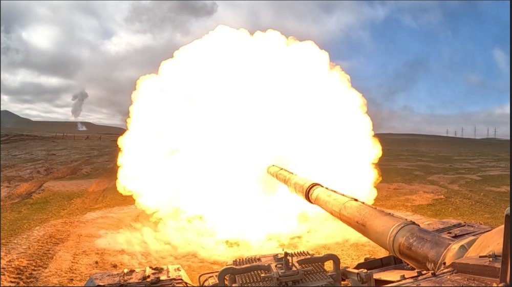 Tank bölmələri şərti düşmən hədəflərini məhv etdi – VİDEO Tank bölmələri şərti düşmən hədəflərini məhv etdi – VİDEO