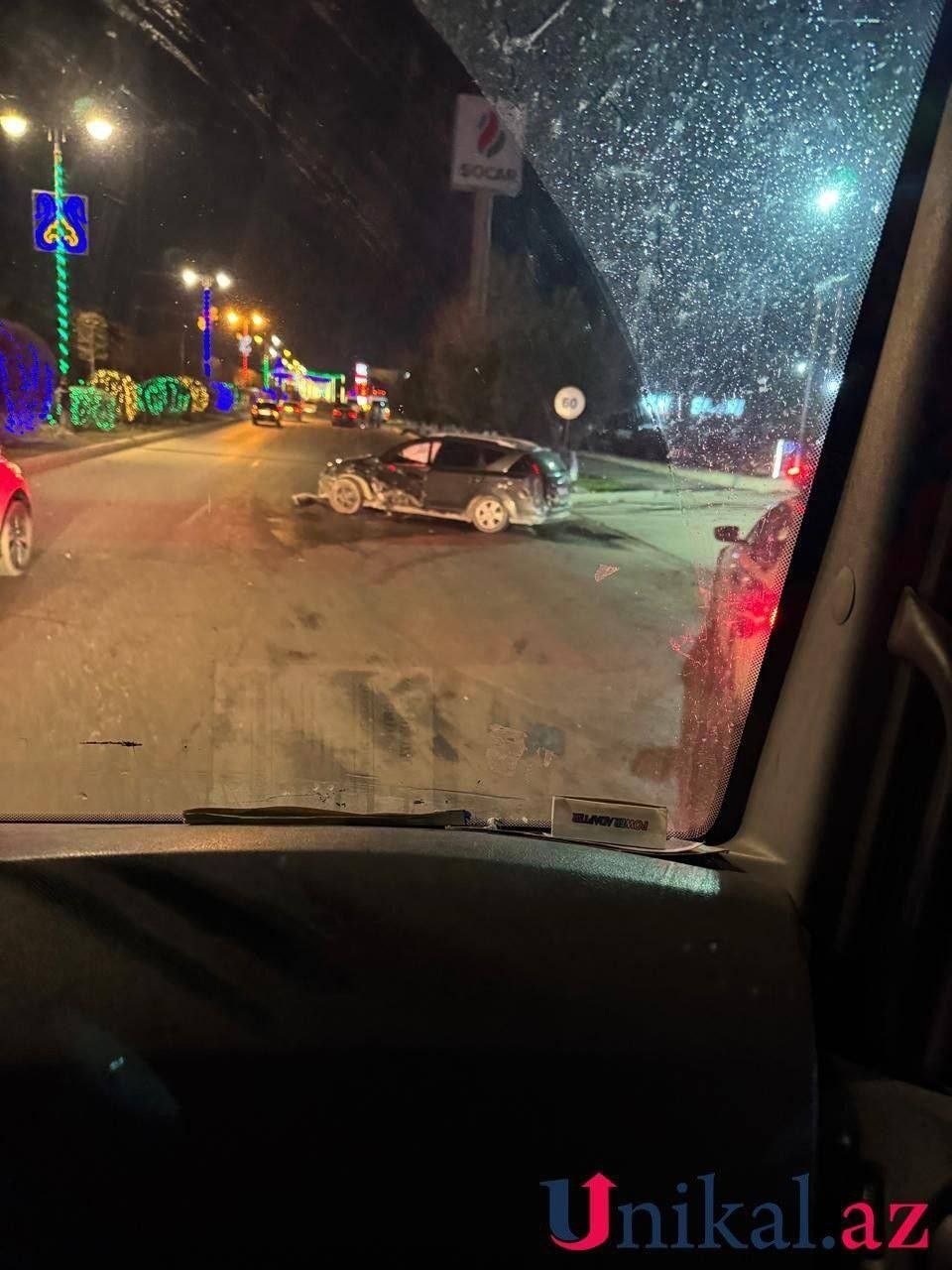 Sumqayıtda ağır yol qəzası - FOTO - foto 1