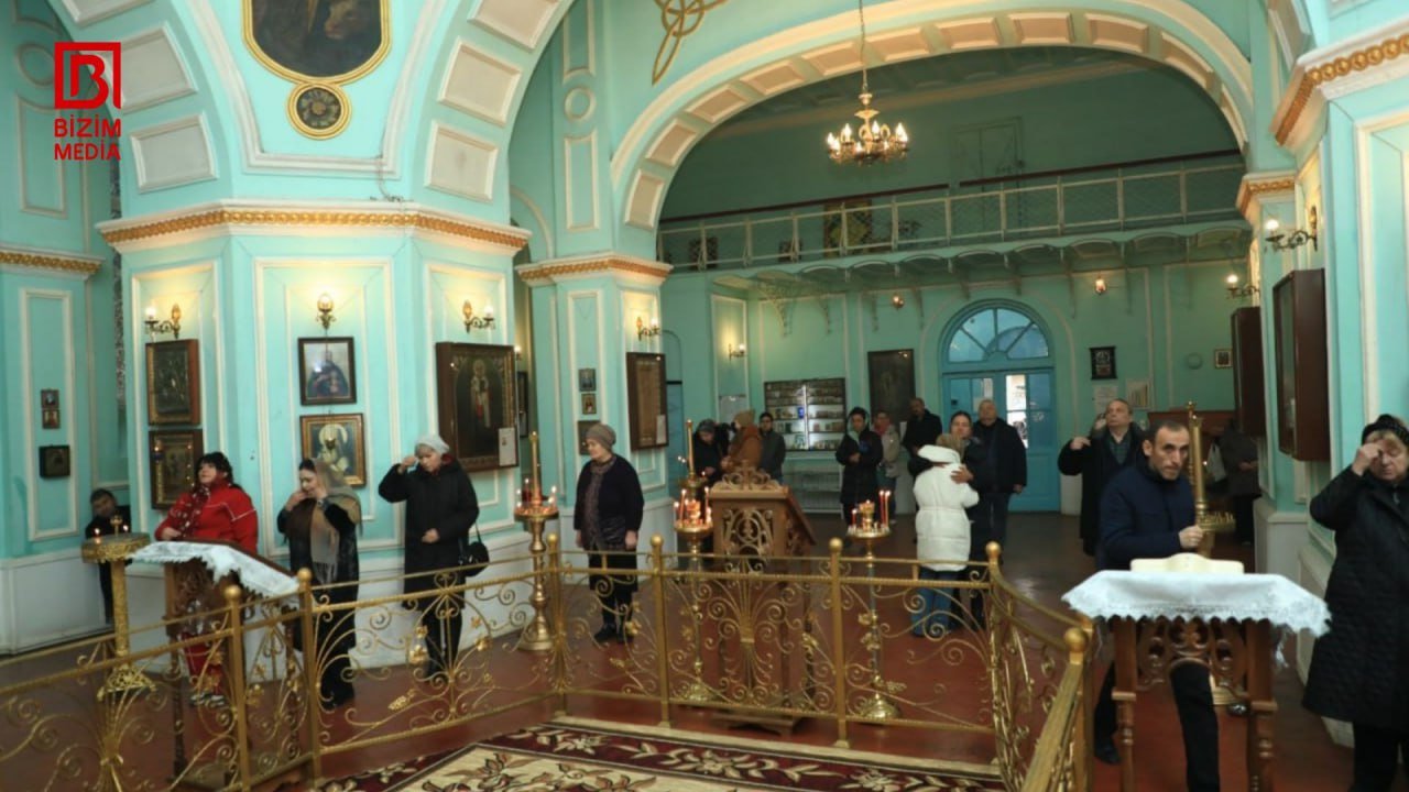 Gəncədə xristianlar Milad bayramını qeyd edir – FOTO/VİDEO - foto 1