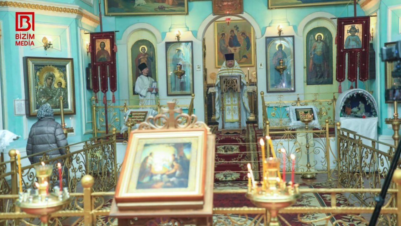 Gəncədə xristianlar Milad bayramını qeyd edir – FOTO/VİDEO - foto 7